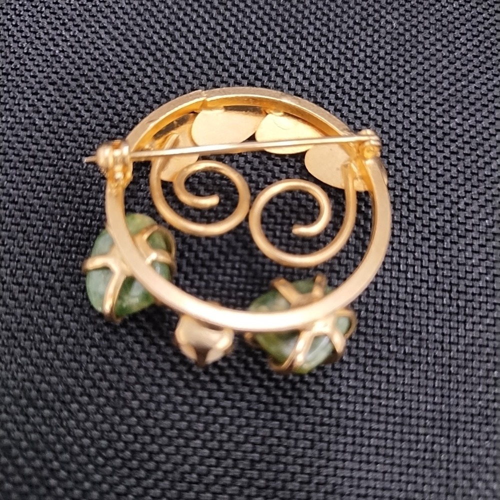Vtg Gold Tone Jade Pearl Wreath Circle Brooch Pin & Screw-back Clip Earring Set - Picture 5 of 11